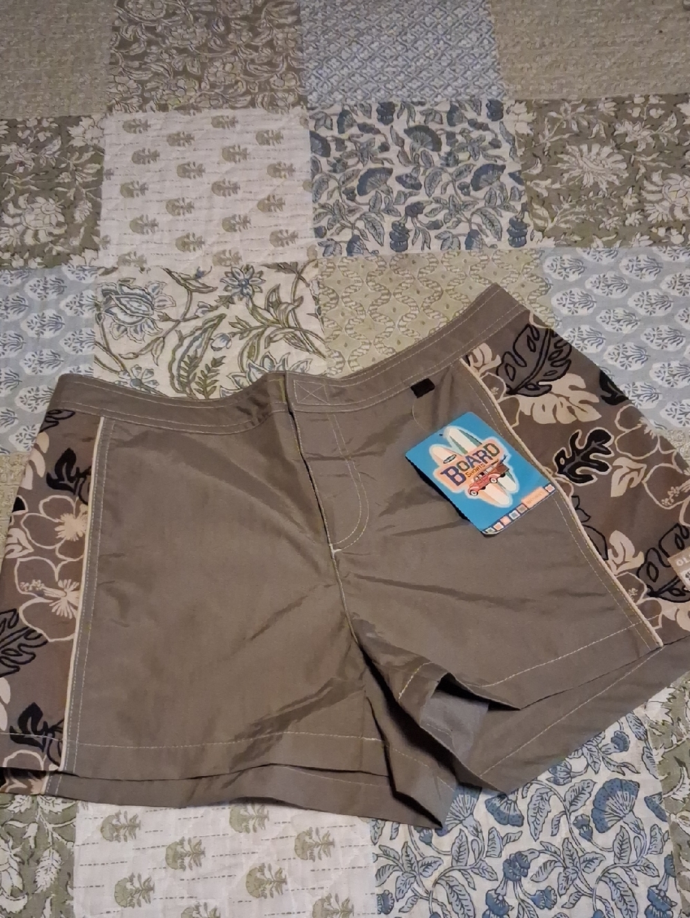NEW OLD STOCK VTG OLD NAVY NYLON BOARD SHORTS GREEN / HAWAIIAN FLORAL
